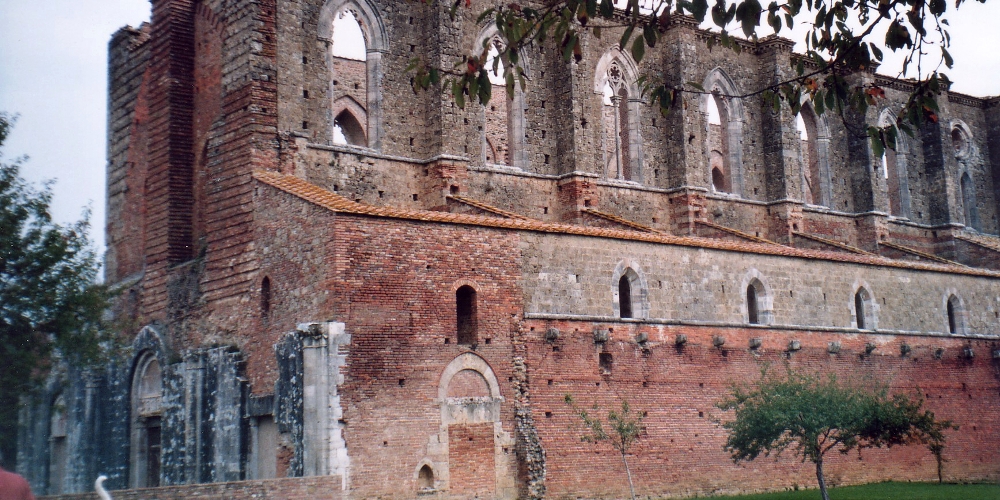 abbazia-di-san-galgano1.jpg