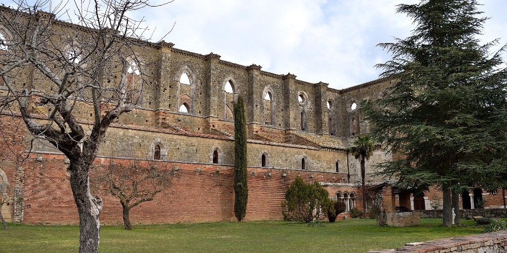 abbazia-di-san-galgano11.jpg