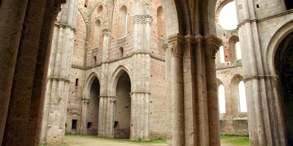 abbazia-di-san-galgano3.jpg